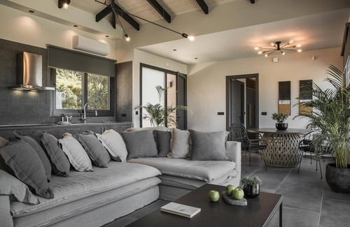 Sarlata Villa | Stylish Single Storey 2-Bed Villa, A/C, Private Pool & Sea Views close to Amenities and Beaches!