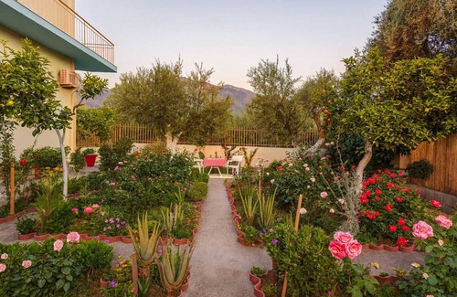 Kalamata House | Summer Rose Garden Getaway - A step to the Beach