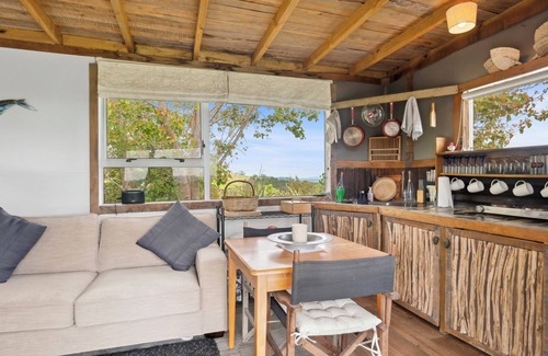 Tawharanui Cottage | Tawharanui Cabin - Rural Cabin Studio