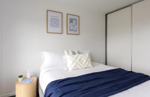 South Launceston House | The Crescent, a modern townhouse near LGH & parks