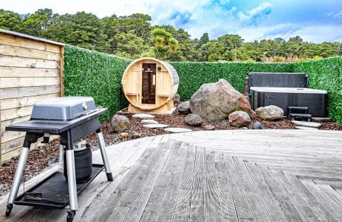 Rangataua House | The Grey Straw House - Rangataua Holiday Home