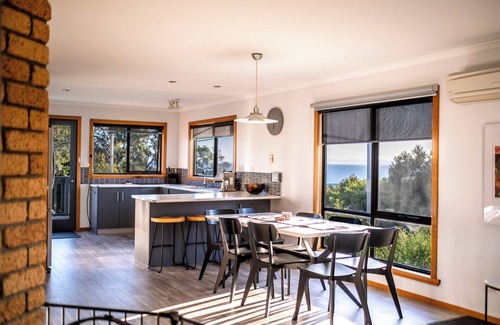 Coles Bay House | The Lookout - Freycinet Holiday Houses