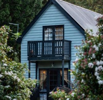 Strahan Hotel | The Quarters