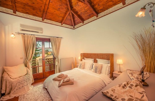 Kalamaki House | The Residence is a private villa with many home from home touches