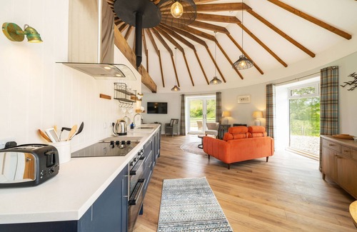 Dunkeld Cottage | The Roundhouse - a cottage that sleeps 2 guests in 1 bedroom