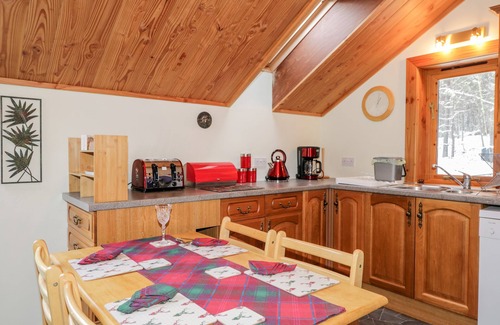 Kingussie Cottage | TORBRECK CHALET, pet friendly, country holiday cottage in Kincraig