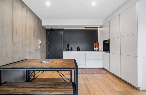 Point Chevalier Apartment | Tranquil 2 Bd Apt with AC, WIFI, & 10 min from CBD