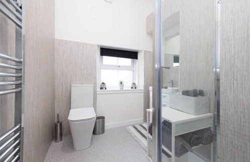 Carberry Apartment | Two Bedroom Country Cottage With Parking