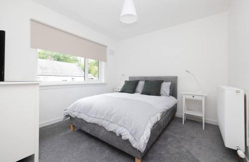 Carberry Apartment | Two Bedroom Country Cottage With Parking