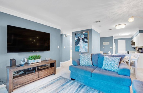 Holiday Isle Condo | ✨Updated Furnishings~Walk to Beach~Pool~Holiday Isle~2BR Poolside Villas #104