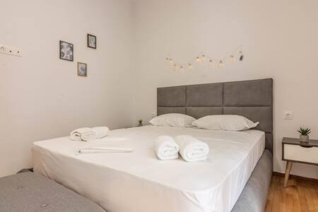 Neos Kosmos Apartment | Urban Garden 32