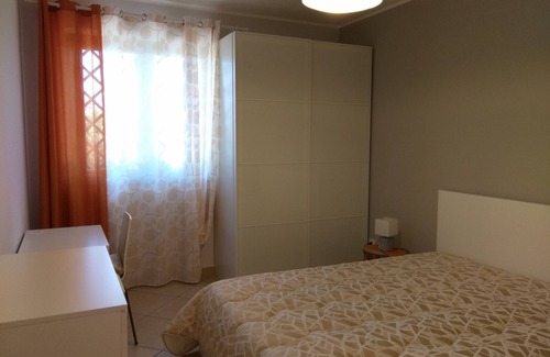 Pennisi Bed & Breakfast | Villa Feluchia B & B between the Sea and the Volcano - deluxe white room