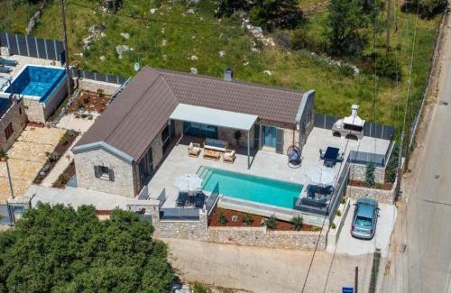 Divarata Villa | Villa Fernando - F&A Golden Stone Villas