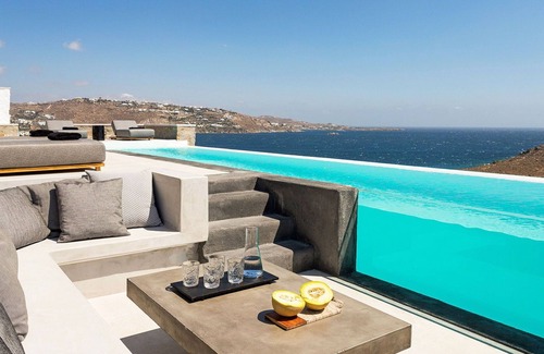 Ornos Villa | Villa in Glyfada with 6 bedrooms sleeps 12