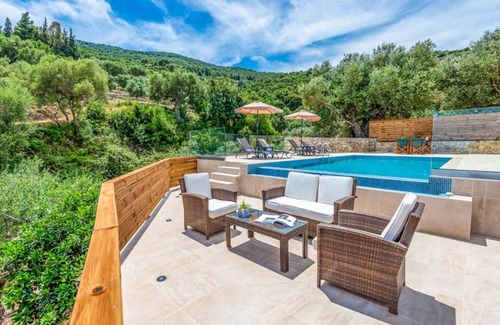 Marathias Villa | Villa Marathonisi with private pool