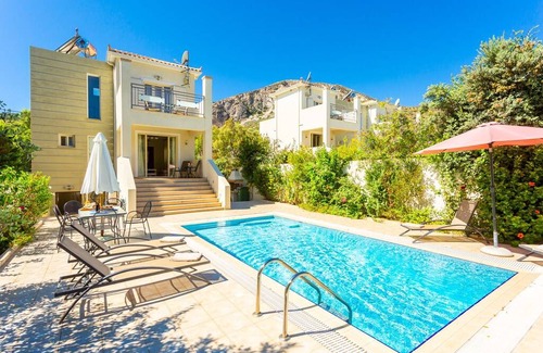 Kateleios Villa | Villa Semeli: Large Private Pool, Walk to Beach, Sea Views, A/C, WiFi