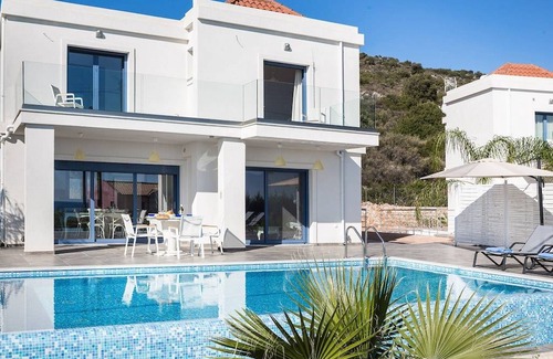 Skala Villa | Villa Starfish: Large Private Pool, Walk to Beach, Sea Views, A/C, WiFi