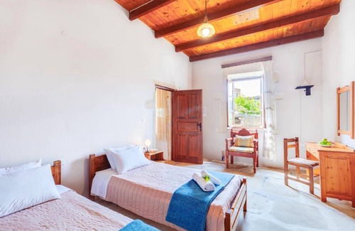 Gavalochori House | Villa Vereniki with Heated Pool