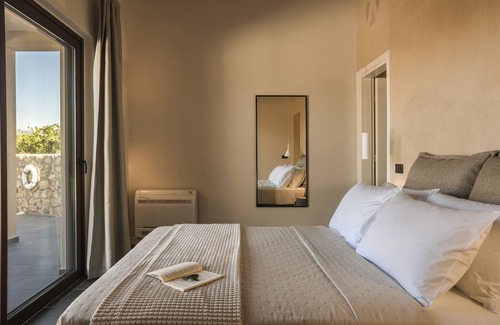 Menegata Villa | Villa Volare : A luxury villa 10 minutes from city center and the airport!