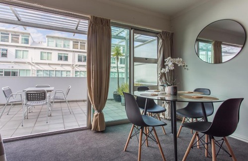 Auckland Central Business District Apartment | Warm & inviting 1 bedroom Apartment in the Viaduct Harbour