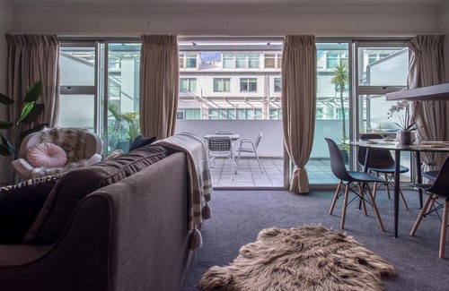 Auckland Central Business District Apartment | Warm & inviting 1 bedroom Apartment in the Viaduct Harbour