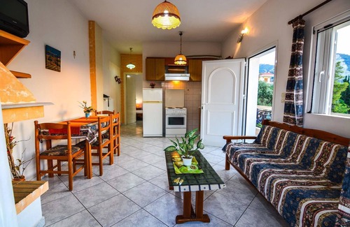 Xylokastro-Evrostina Apartment | White Villa