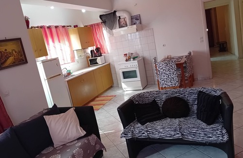 Xylokastro-Evrostina Apartment | White Villa