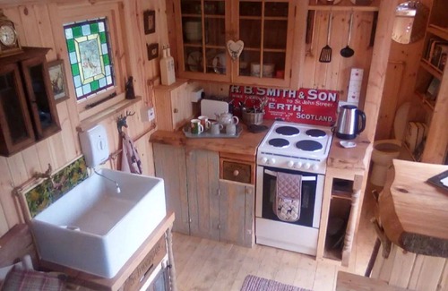 Balnain House | Wonderful private villa for 3 people with WIFI, TV, pets allowed and panoramic view