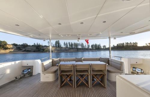 Auckland Central Business District House | WW Luxury Motor Yacht - Auckland Viaduct
