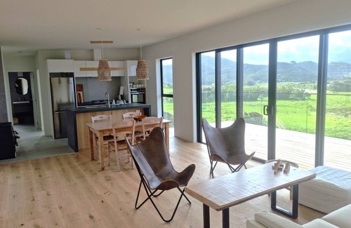 Tryphena House | XSPOT Medlands - new 2 bed 2 bath pad - ocean views - 5 min. stroll to the beach