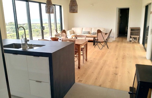 Tryphena House | XSPOT Medlands - new 2 bed 2 bath pad - ocean views - 5 min. stroll to the beach