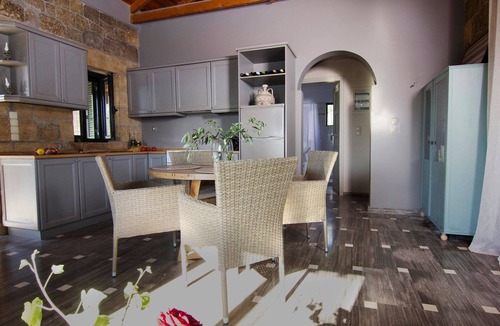 Lefktron Cottage | παραδοσιακό εξοχικό σπίτι που βρίσκεται στην ηρεμία του ελαιώνα