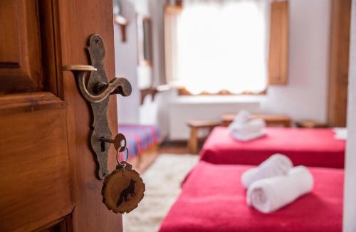Neraidochori Ski Chalet | Πατρικό ολόκληρος ξενώνας entire stone guesthouse