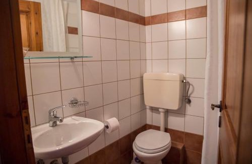 Neraidochori Ski Chalet | Πατρικό ολόκληρος ξενώνας entire stone guesthouse