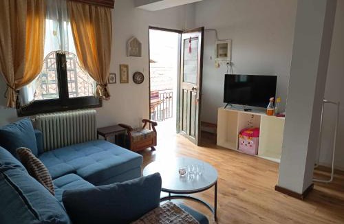 Ioannina Town Centre Apartment | ΤΟ ΠΑΛΑΤΑΚΙ ΤΟΥ ΚΑΣΤΡΟΥ Δυο 2-The Palace in the Castle Two