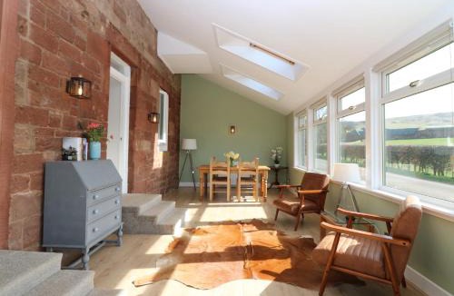 Dunbar House | 1 Deuchrie Cottages