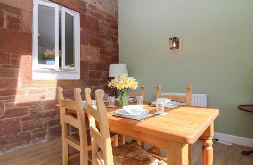 Dunbar House | 1 Deuchrie Cottages