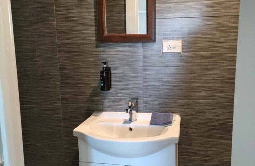 Epsom Apartment | 1 Double and 1 sofa bed Studio