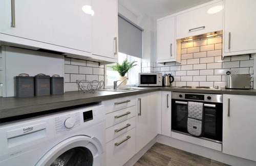 Caldercruix Apartment | 100 m² Apartment ∙ 4 bedrooms ∙ 6 guests