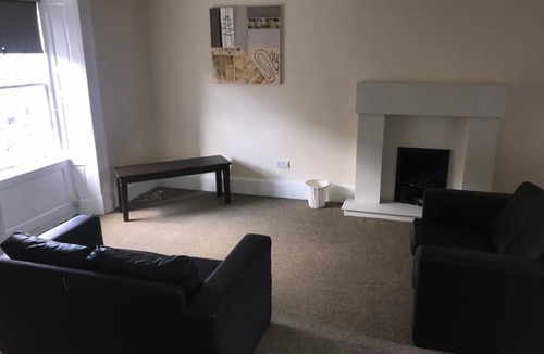 Cumbernauld Apartment | 100 m² Apartment ∙ 2 bedrooms ∙ 6 guests