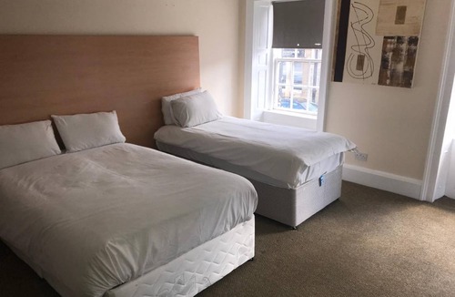 Cumbernauld Apartment | 100 m² Apartment ∙ 2 bedrooms ∙ 6 guests