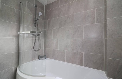 Motherwell Apartment | 100 m² Apartment ∙ 3 bedrooms ∙ 6 guests