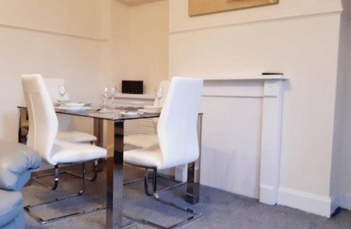 Lochgelly Apartment | 100 m² Apartment ∙ 3 bedrooms ∙ 7 guests