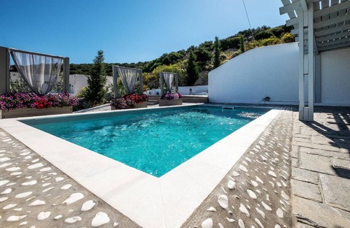 Paros House | 100 m² House ∙ 2 bedrooms ∙ 4 guests