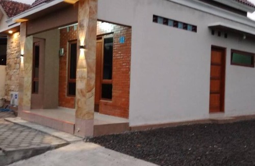 Sleman House | 100 m² House ∙ 2 bedrooms ∙ 6 guests