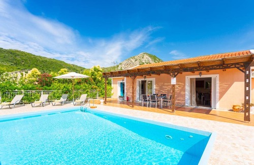 Kateleios Villa | 102 m² Villa ∙ 2 bedrooms ∙ 5 guests