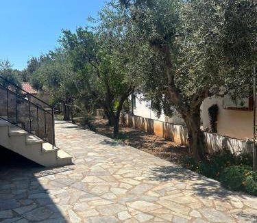 Stoupa Apartment | 105 m² Apartment ∙ 3 bedrooms ∙ 5 guests