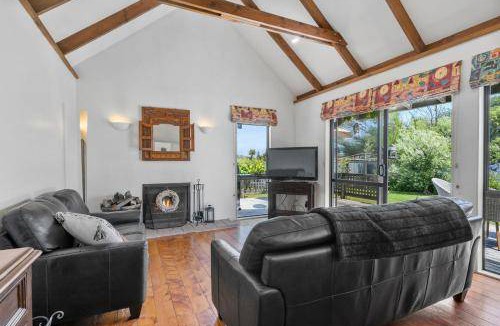 Waikanae House | 105 m² House ∙ 2 bedrooms ∙ 4 guests