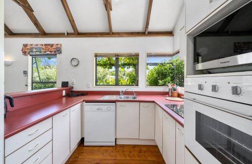 Waikanae House | 105 m² House ∙ 2 bedrooms ∙ 4 guests
