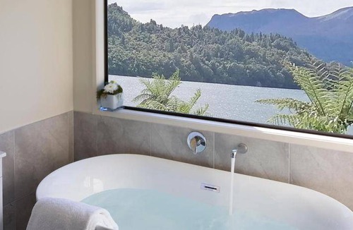 Lake Tarawera Cabin | 108 m² Lodge ∙ 2 bedrooms ∙ 5 guests